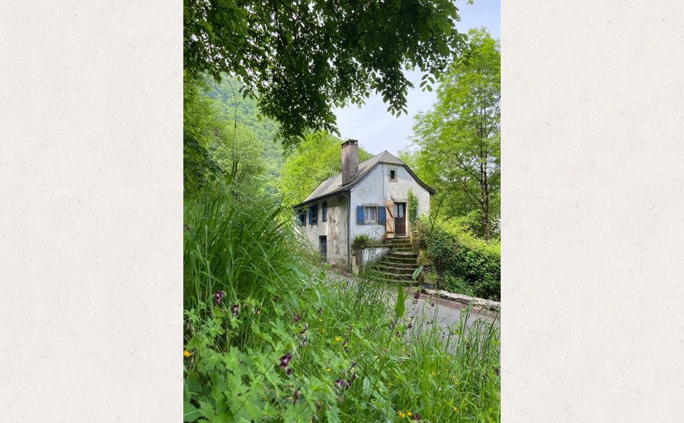 Renovation Project : Charming Little House with Elevated Position in the heart of the Aspe Valley